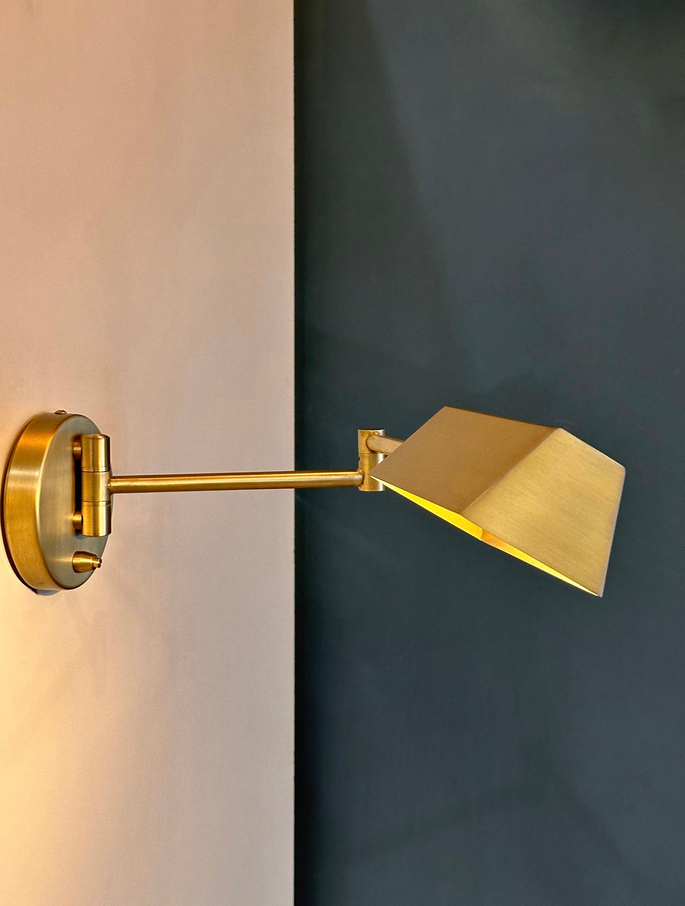 VALLIRAN Articulating Wall Sconce - Light Fixture, Articulating Sconce, Wall Light , Bedside Light, Industrial Lighting, Moving Sconce