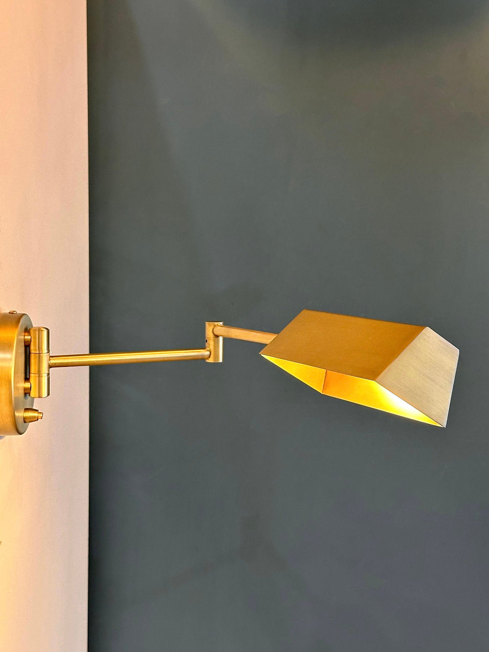 VALLIRAN Articulating Wall Sconce - Light Fixture, Articulating Sconce, Wall Light , Bedside Light, Industrial Lighting, Moving Sconce